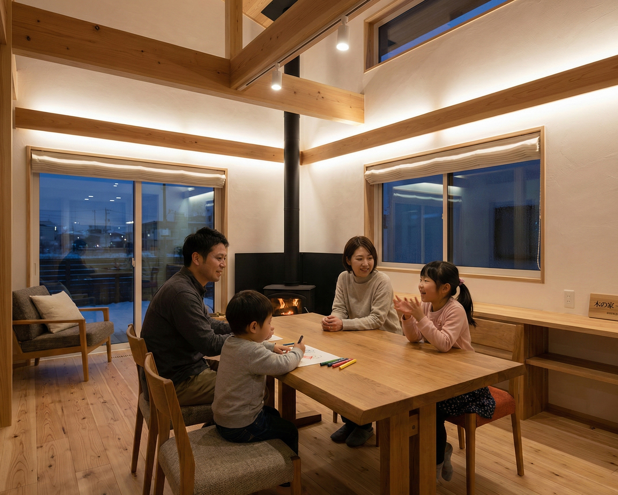 福岡・北九州の工務店が建てた、子どもの心の成長を見守るあたたかなリビングダイニングの家族風景